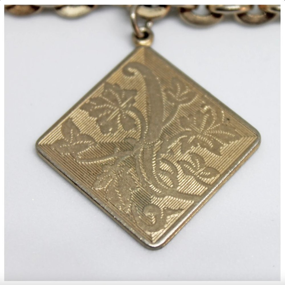 Vintage Light Gold Flat Edge Cable Chain Bracelet with Diamond Shaped Leaf Charm - Picture 7 of 8